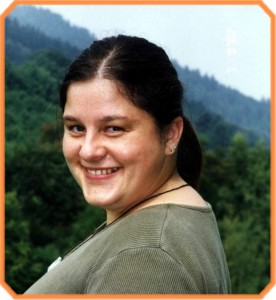 Tina Porträtkorrigiertmit Rahmen